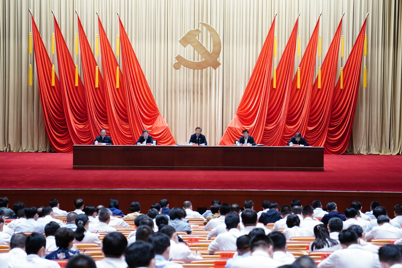 　　9月1日，2021年秋季學期中央黨校（國家行政學院）中青年干部培訓班在中央黨校開班。中共中央總書記、國家主席、中央軍委主席習近平在開班式上發(fā)表重要講話。新華社記者 翟健嵐 攝